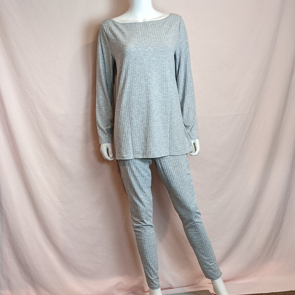Boohoo Rib Knit Long Sleeve Top and Matching Leggings Set in Light Gray Size 10